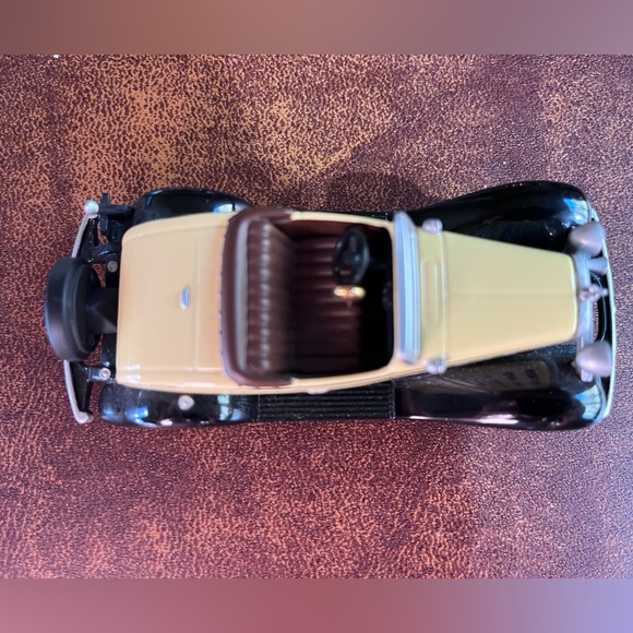 1932 Chevrolet Standard Sports Roadster - 2nd in Collectors’ Series - Die-cast - Picture 9 of 9